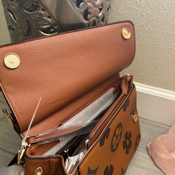 Brown Handbag with matching wallet - Picture 4 of 9
